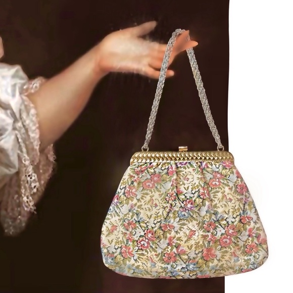 v i n t a g e :: Dainty Woven Tapestry Victorian Floral Purse - Picture 1 of 14